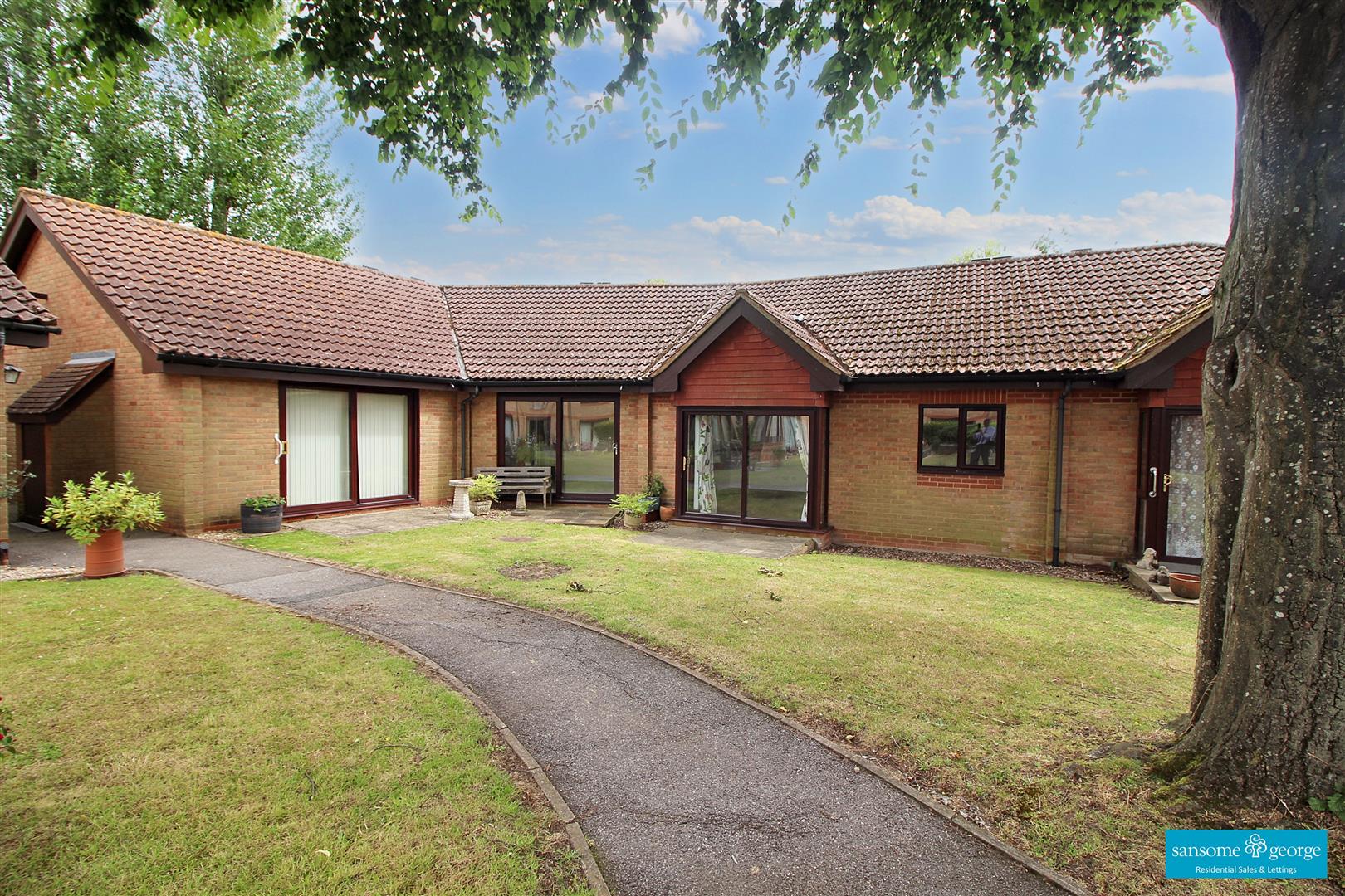 2 bed property in Burrcroft Court, Reading